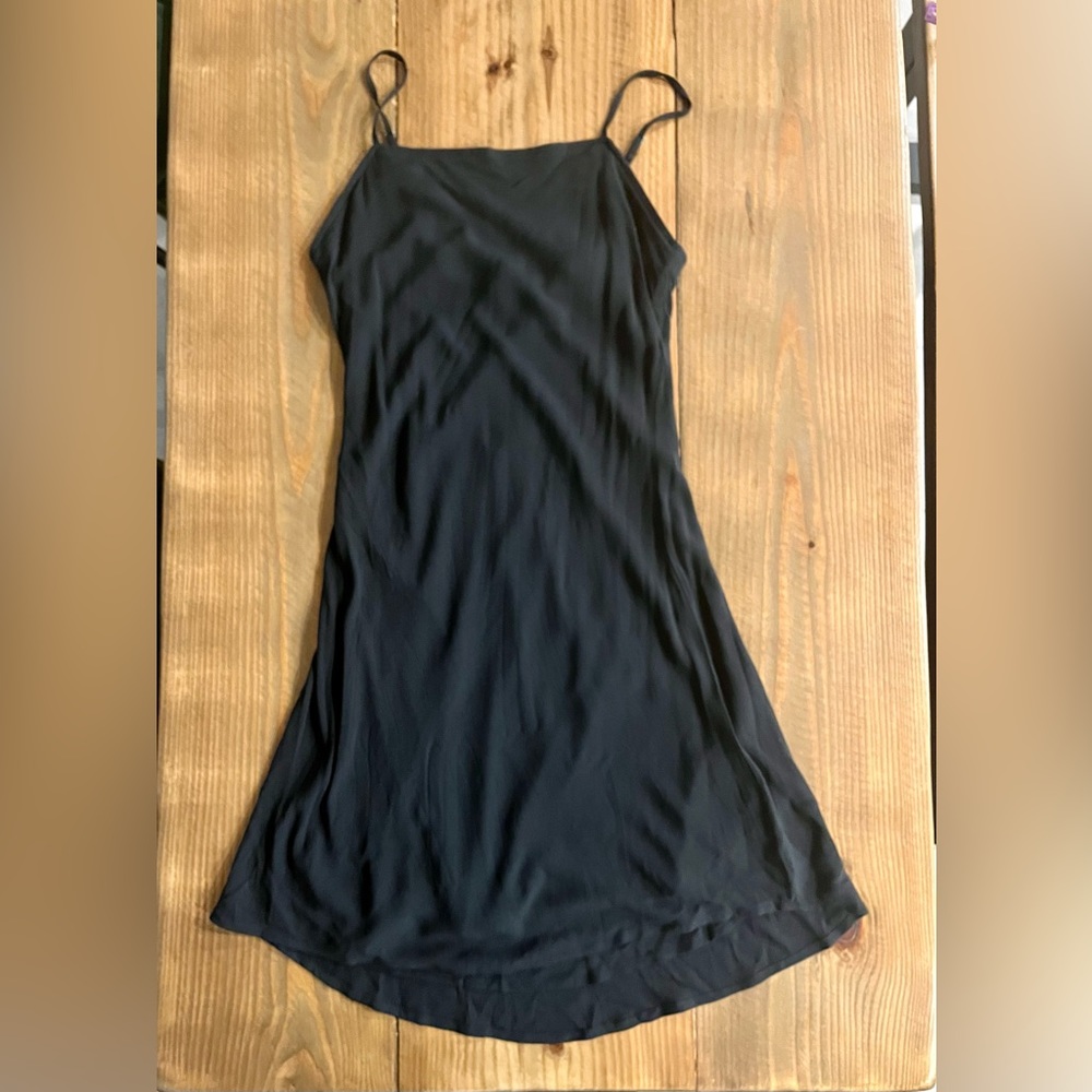 Never worn!!! Abercrombie & Fitch women’s Medium Tall black midi sundress